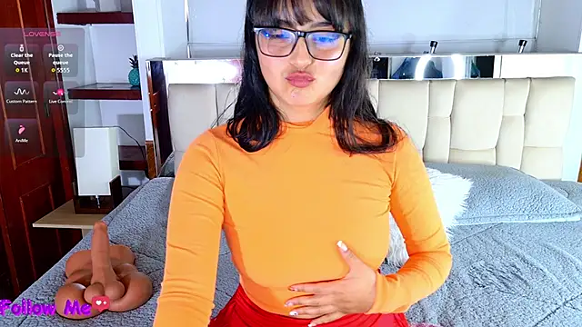 scarlleth  online show from October 31, 2025, 12:13 pm