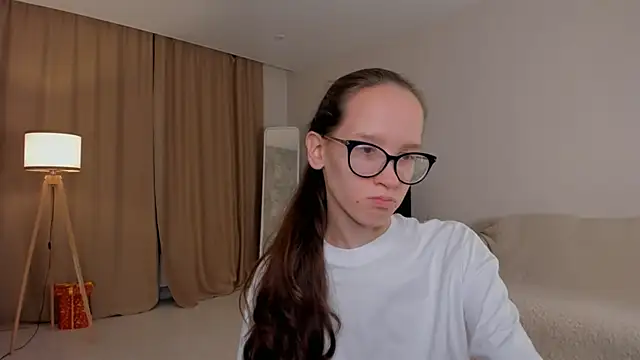 BettyBrowni online show from September 28, 2025, 4:03 pm