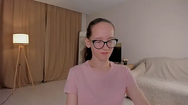 BettyBrowni online show from October 18, 2025, 4:09 pm