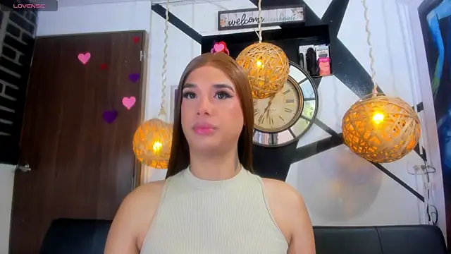 victoria aleia  online show from June 4, 2026, 10:36 pm