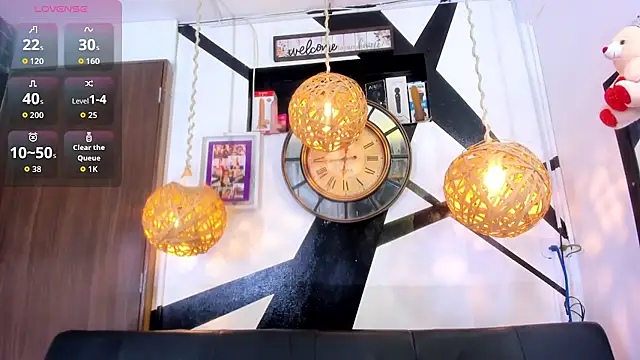 victoria aleia  online show from September 24, 2025, 11:43 pm