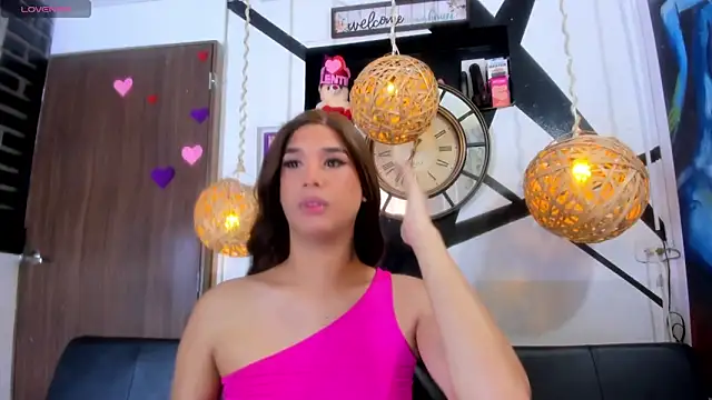 victoria aleia  online show from June 9, 2026, 10:22 pm