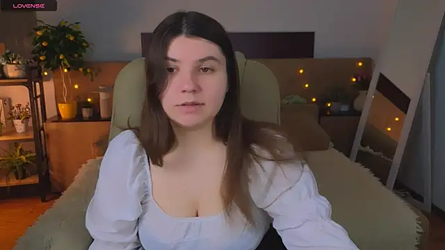 Viola  Shy online show from May 5, 2026, 8:23 pm