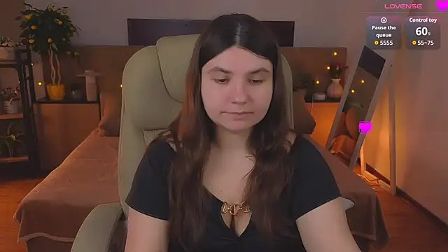 Viola  Shy online show from July 6, 2026, 8:11 pm