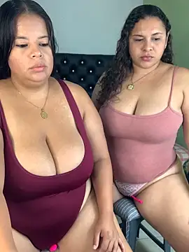 twocurvylatins online show from June 5, 2026, 9:09 pm