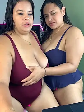 twocurvylatins online show from May 15, 2026, 9:40 am