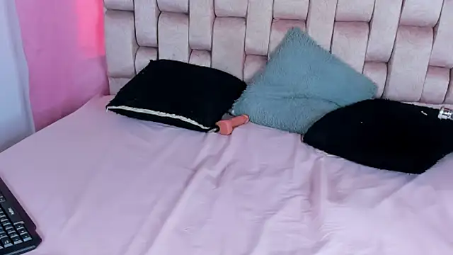 Emma Evelyn online show from September 18, 2025, 8:23 pm