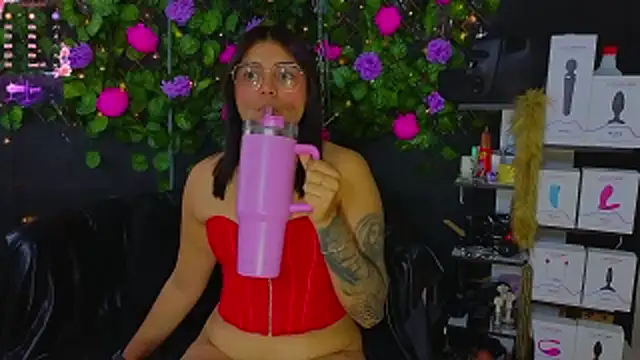 Sweett Mollyy online show from May 5, 2026, 4:10 pm