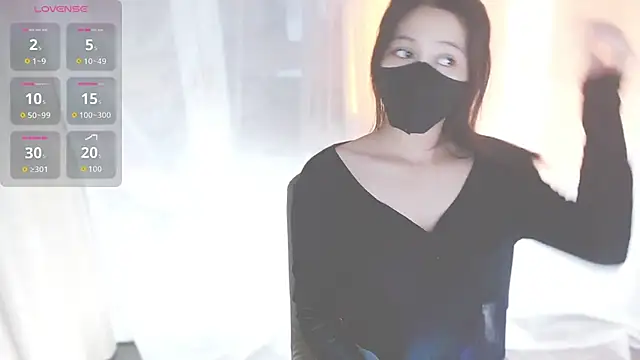 Lin SiYee online show from October 13, 2025, 12:18 pm