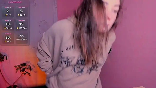 cClandesTina online show from March 21, 2025, 8:40 pm