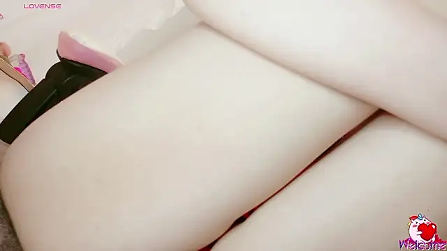 yuayua854 online show from April 24, 2026, 1:24 pm