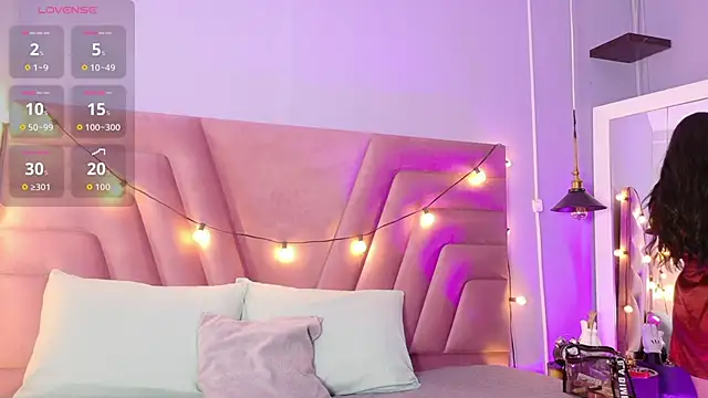 littleebluee online show from September 28, 2025, 7:43 pm