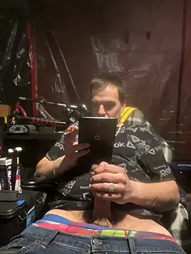 joeycbigcock online show from March 21, 2025, 4:06 am