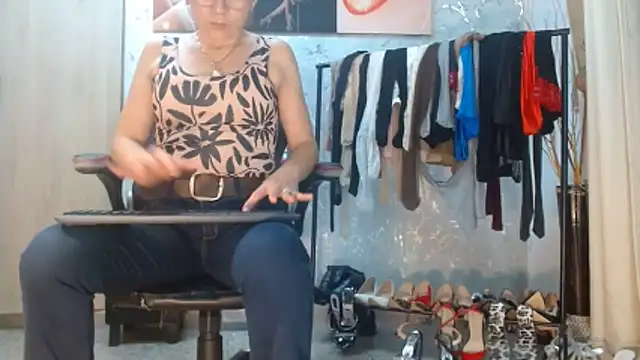 Samantabrown  online show from April 25, 2026, 11:24 am