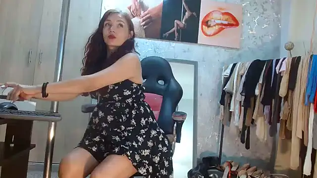 Samantabrown  online show from July 31, 2026, 11:31 am