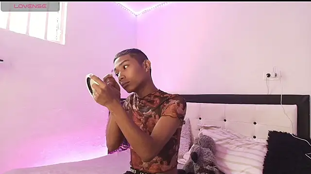 alejo cute online show from February 4, 2025, 3:04 pm