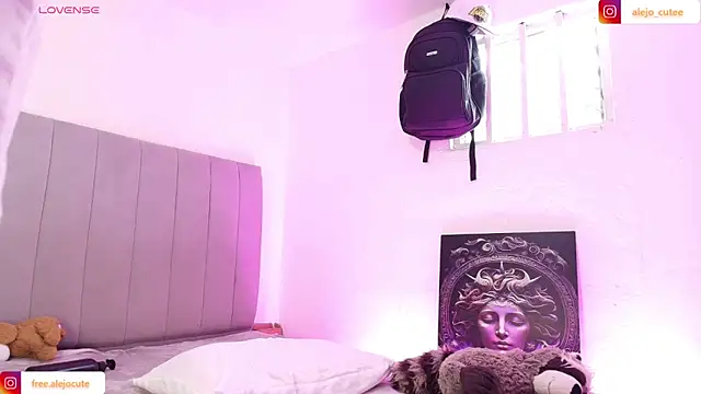 alejo cute online show from February 5, 2025, 10:11 pm