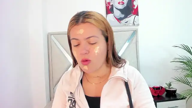 Alexandra Torress online show from February 2, 2026, 12:04 pm