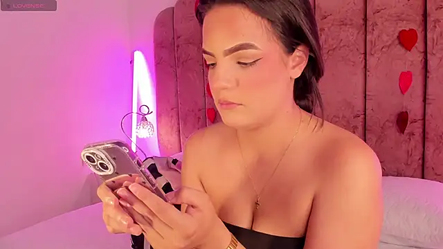 IsabellaGrey19 online show from February 14, 2026, 7:47 pm