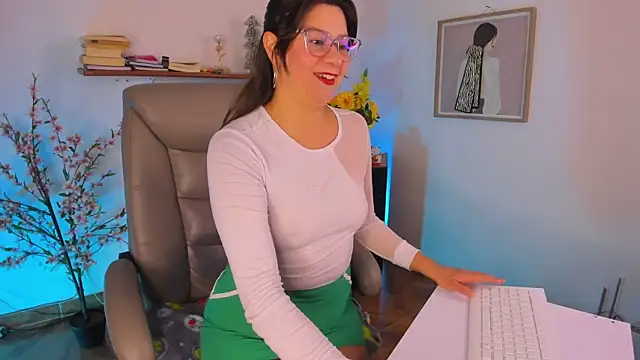 Chanelll Taylorr  online show from July 5, 2026, 9:05 am