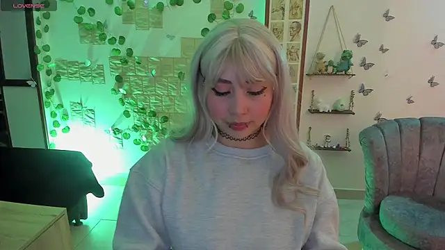 Snapshot of Fiore_Sanz_ chatting on April 6, 2026, 3:02 am Fiore Sanz online show from April 6, 2026, 3:02 am