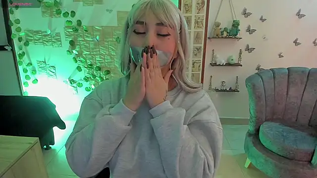 Snapshot of Fiore_Sanz_ chatting on April 6, 2026, 4:46 am Fiore Sanz online show from April 6, 2026, 4:46 am