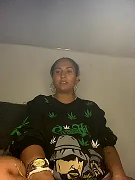 luna asss online show from October 24, 2025, 7:57 pm