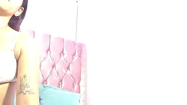 Kim Baker1 online show from March 18, 2025, 12:28 pm