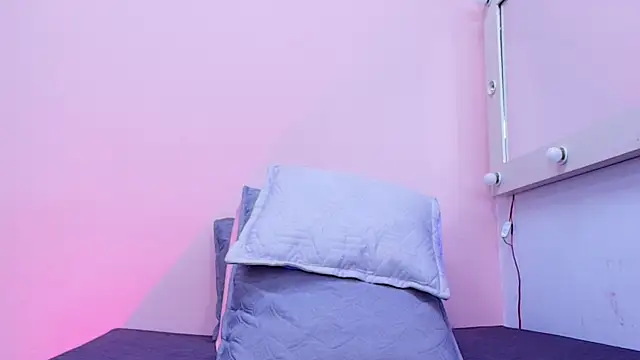 kendal rossi online show from September 14, 2025, 12:05 pm