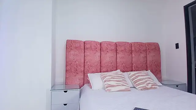 kendal rossi online show from December 16, 2025, 11:58 am