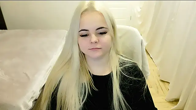 lovely-eyes online show from February 25, 2025, 9:15 pm