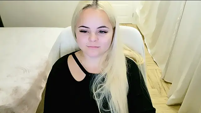 lovely-eyes online show from March 18, 2025, 9:43 pm