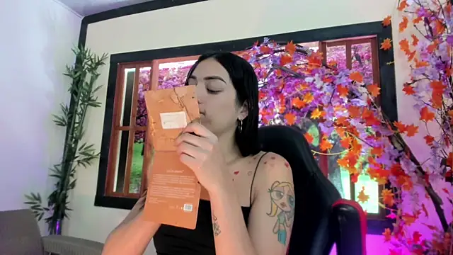 Snapshot of Susan_DiSantys chatting on March 17, 2025, 11:42 am Susan DiSantys online show from March 17, 2025, 11:42 am