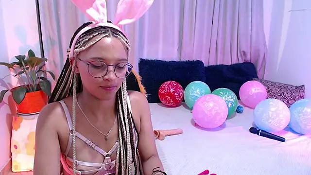 Zoe--khalL online show from December 17, 2024, 5:07 am