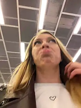 Sweet   Emily online show from October 17, 2025, 1:13 pm