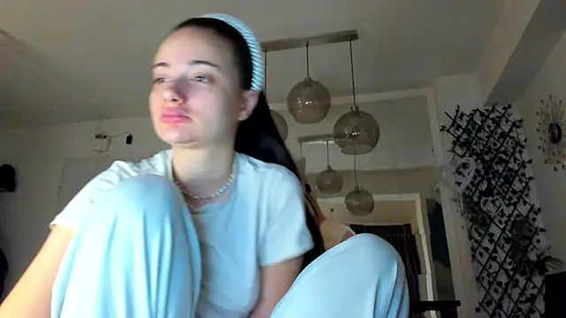 IreneVON online show from February 18, 2026, 5:05 am