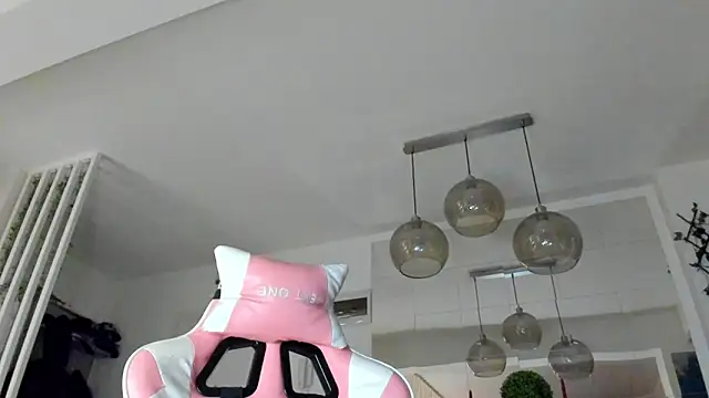 IreneVON online show from November 6, 2025, 4:49 am