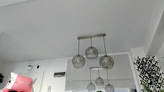 IreneVON online show from September 18, 2025, 4:37 am