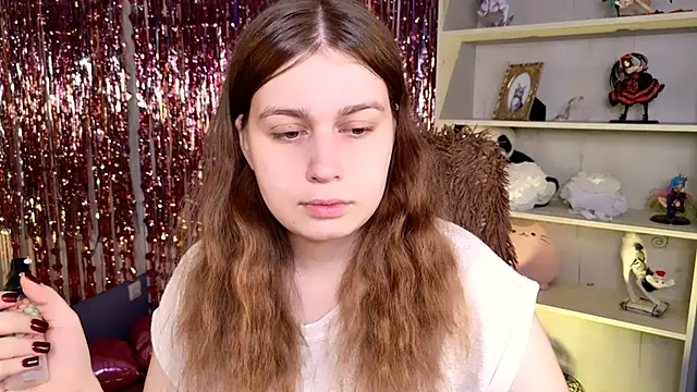 FioraMarmoris online show from June 7, 2026, 5:23 am
