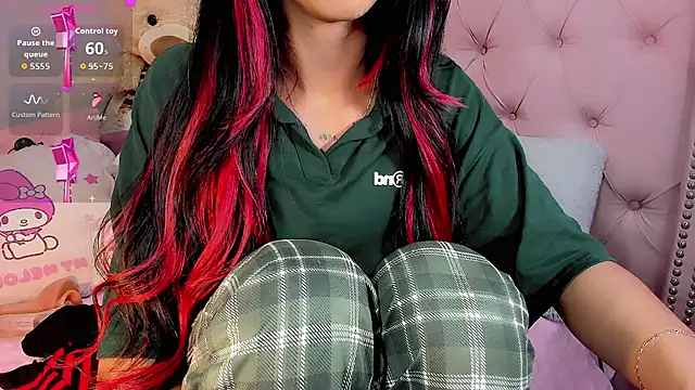 Cute Roxxy online show from May 11, 2026, 5:31 am