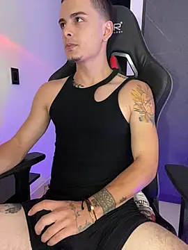 Snapshot of danny_42027 chatting on February 8, 2025, 1:00 am danny 42027 online show from February 8, 2025, 1:00 am