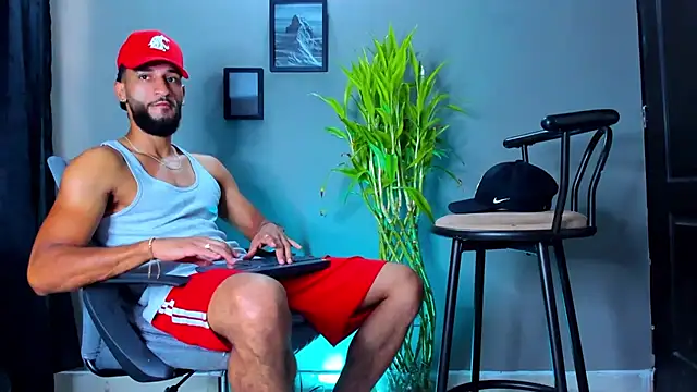 Snapshot of Damian_022 chatting on March 17, 2026, 2:31 pm Damian 022 online show from March 17, 2026, 2:31 pm