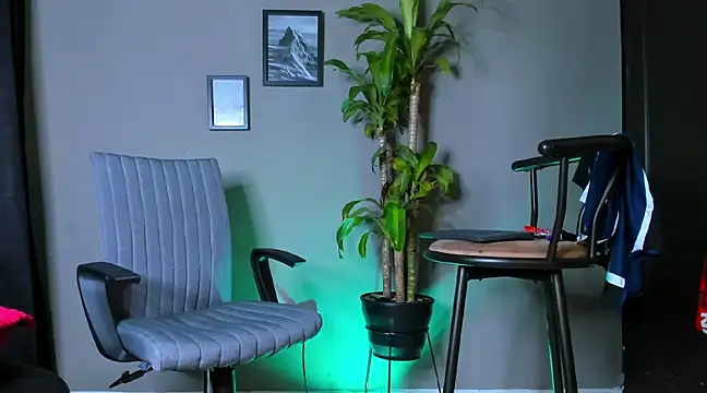 Snapshot of Damian_022 chatting on January 9, 2025, 1:39 am Damian 022 online show from January 9, 2025, 1:39 am