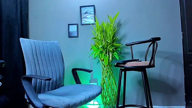 Snapshot of Damian_022 chatting on October 29, 2025, 1:04 am Damian 022 online show from October 29, 2025, 1:04 am