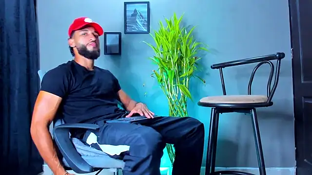 Snapshot of Damian_022 chatting on March 25, 2026, 7:57 pm Damian 022 online show from March 25, 2026, 7:57 pm