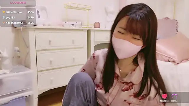 Snapshot of maii- chatting on March 8, 2026, 9:18 pm maii- online show from March 8, 2026, 9:18 pm