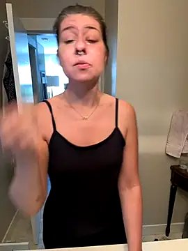 Snapshot of sophielove888 chatting on September 15, 2025, 6:19 pm sophielove888 online show from September 15, 2025, 6:19 pm