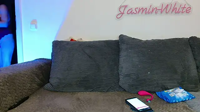 Jasmin-White online show from August 1, 2026, 8:07 pm