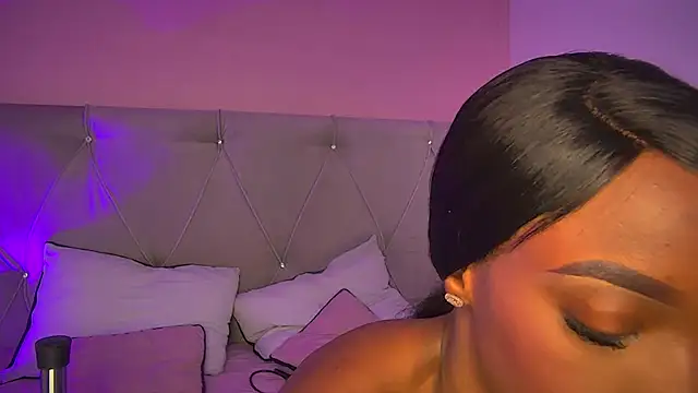 FiorelaLenin online show from October 12, 2025, 12:28 pm