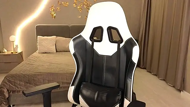 ammy cummy online show from December 15, 2025, 3:56 am